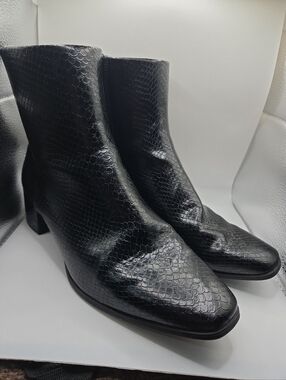 A New Day Black Snakeskin Embossed Ankle Boots Block Heel Zip Size 8.5